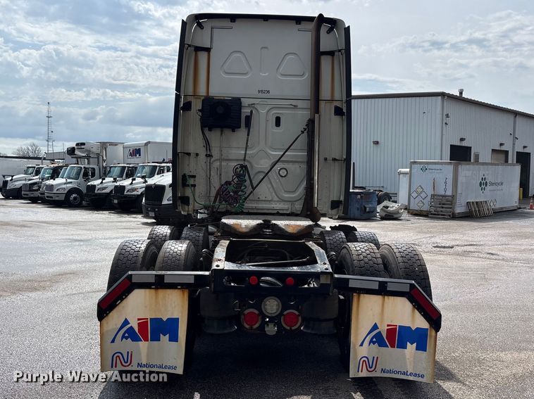 image for item FK1396 2019 Freightliner Cascadia semi truck