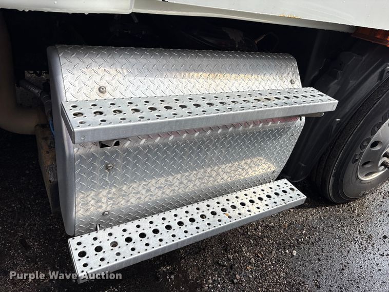 image for item FK1396 2019 Freightliner Cascadia semi truck