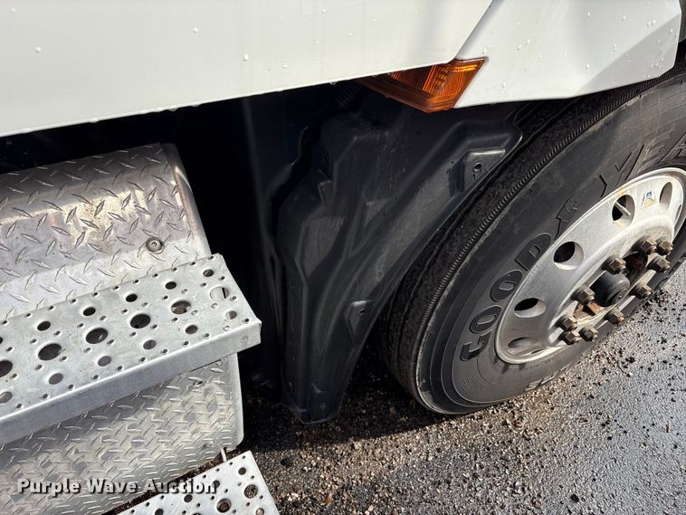 image for item FK1396 2019 Freightliner Cascadia semi truck