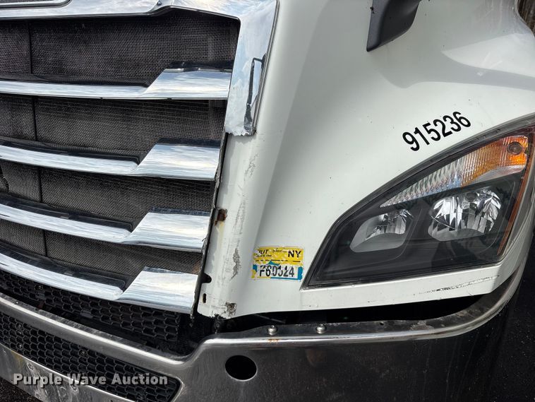 image for item FK1396 2019 Freightliner Cascadia semi truck
