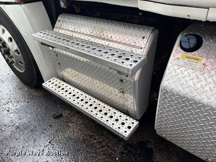 image for item FK1396 2019 Freightliner Cascadia semi truck