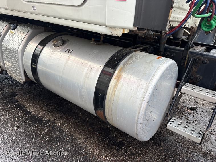 image for item FK1396 2019 Freightliner Cascadia semi truck