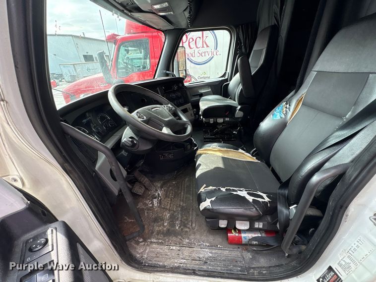 image for item FK1396 2019 Freightliner Cascadia semi truck