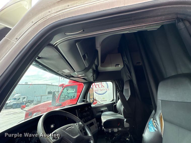 image for item FK1396 2019 Freightliner Cascadia semi truck