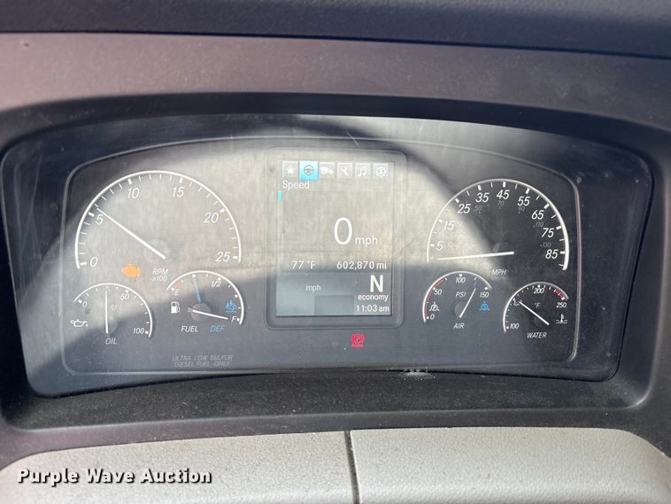 image for item FK1396 2019 Freightliner Cascadia semi truck