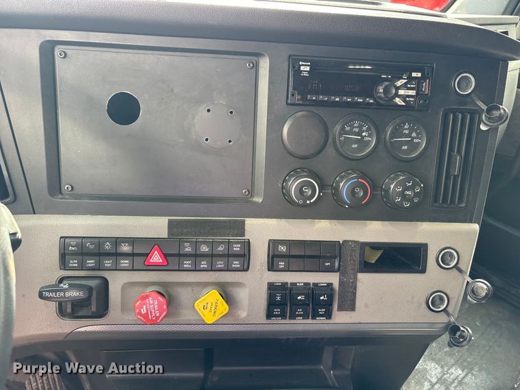 image for item FK1396 2019 Freightliner Cascadia semi truck