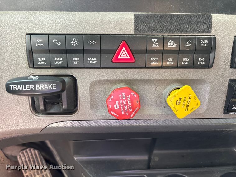 image for item FK1396 2019 Freightliner Cascadia semi truck
