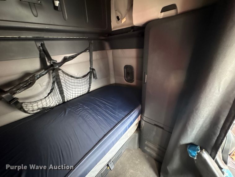 image for item FK1396 2019 Freightliner Cascadia semi truck