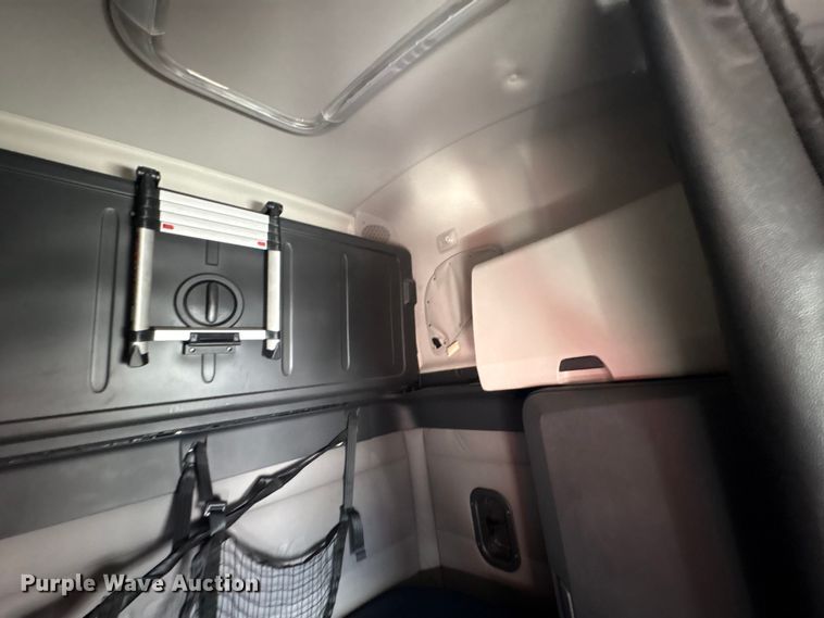 image for item FK1396 2019 Freightliner Cascadia semi truck