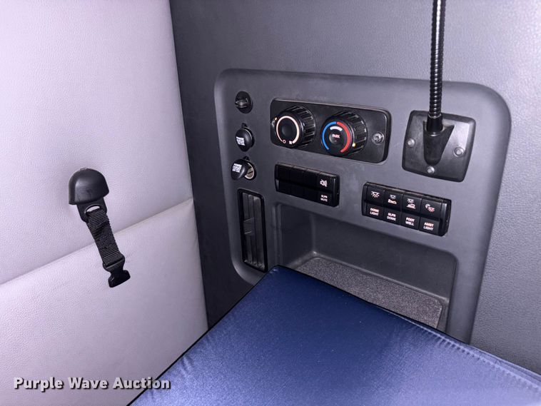 image for item FK1396 2019 Freightliner Cascadia semi truck