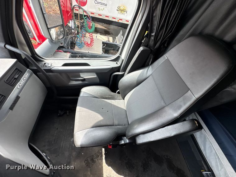 image for item FK1396 2019 Freightliner Cascadia semi truck