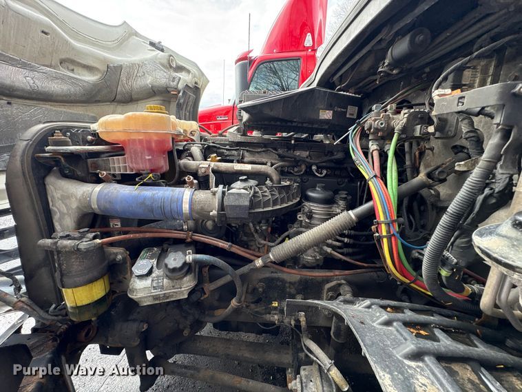 image for item FK1396 2019 Freightliner Cascadia semi truck