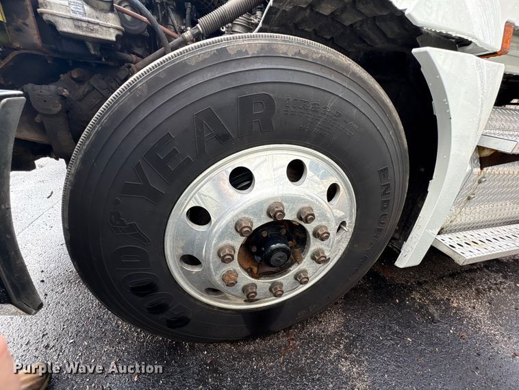 image for item FK1396 2019 Freightliner Cascadia semi truck
