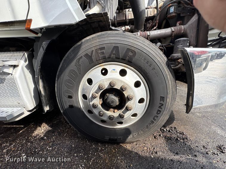 image for item FK1396 2019 Freightliner Cascadia semi truck