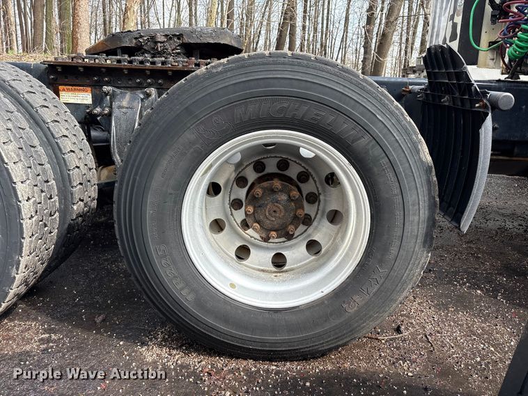 image for item FK1396 2019 Freightliner Cascadia semi truck