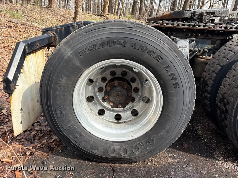 image for item FK1396 2019 Freightliner Cascadia semi truck