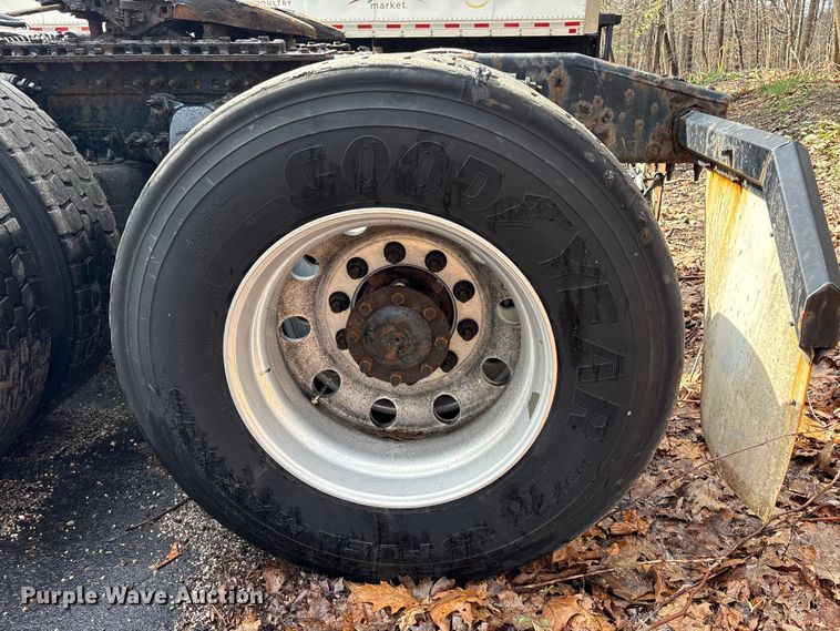 image for item FK1396 2019 Freightliner Cascadia semi truck