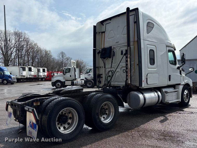 image for item FK1397 2019 Freightliner Cascadia semi truck
