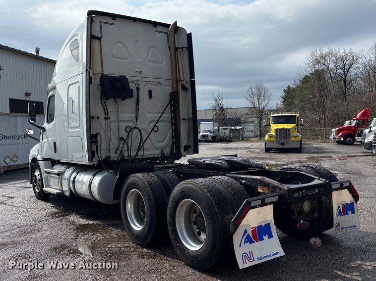 image for item FK1397 2019 Freightliner Cascadia semi truck