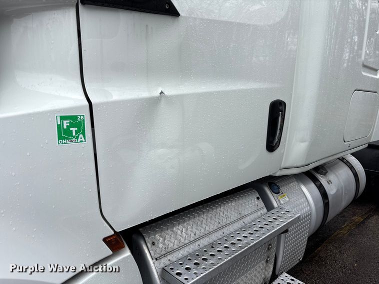 image for item FK1397 2019 Freightliner Cascadia semi truck