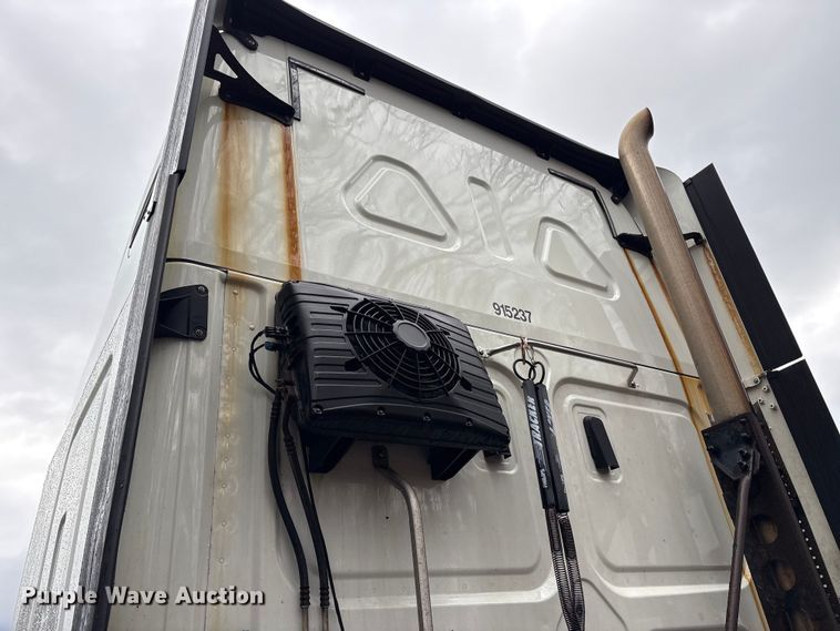 image for item FK1397 2019 Freightliner Cascadia semi truck