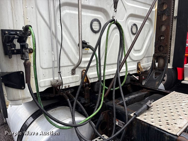 image for item FK1397 2019 Freightliner Cascadia semi truck
