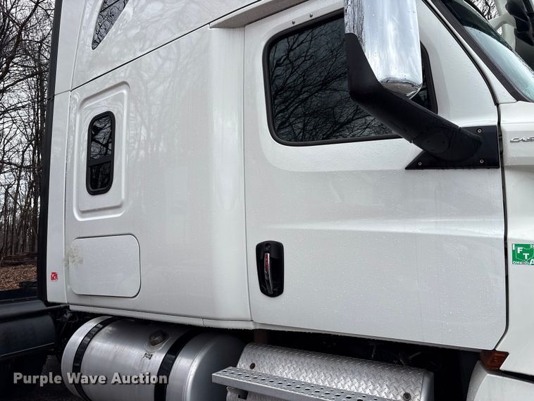 image for item FK1397 2019 Freightliner Cascadia semi truck