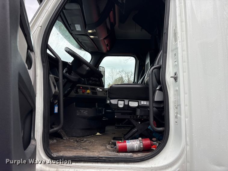 image for item FK1397 2019 Freightliner Cascadia semi truck