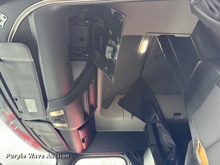 image for item FK1397 2019 Freightliner Cascadia semi truck