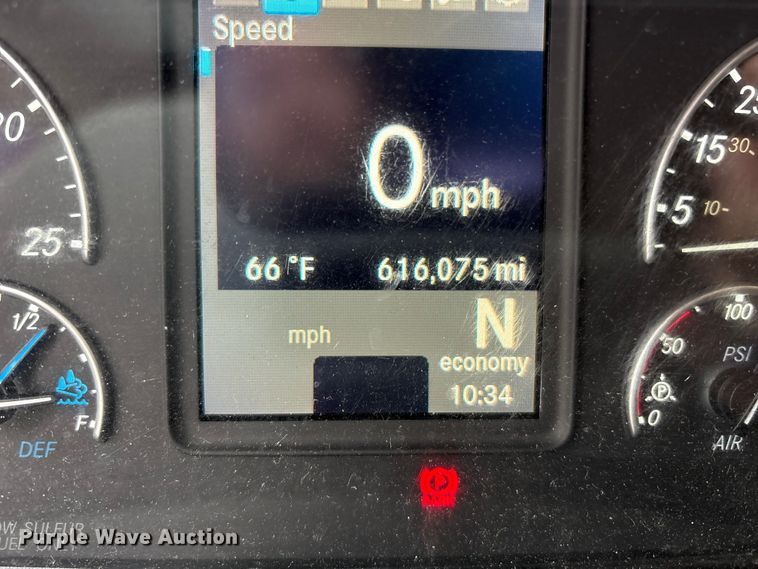 image for item FK1397 2019 Freightliner Cascadia semi truck