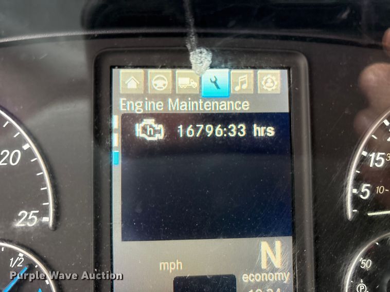 image for item FK1397 2019 Freightliner Cascadia semi truck