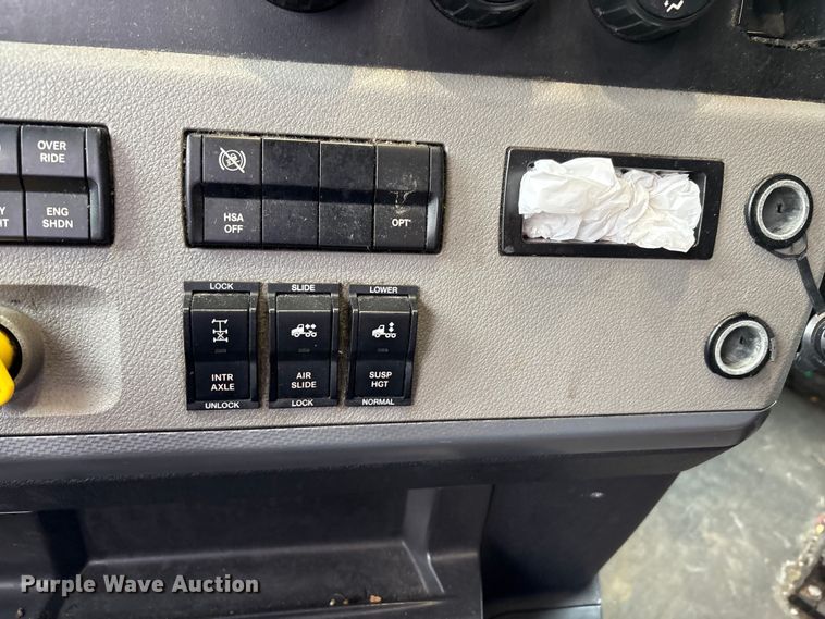 image for item FK1397 2019 Freightliner Cascadia semi truck
