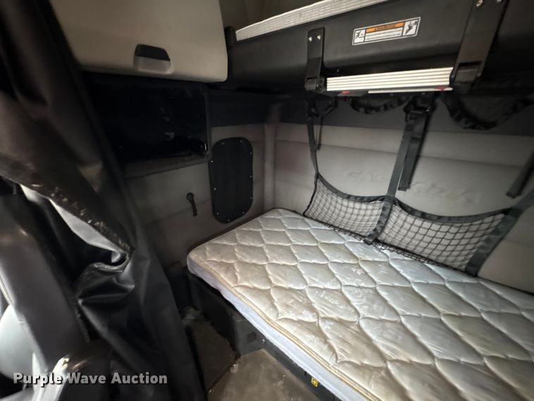image for item FK1397 2019 Freightliner Cascadia semi truck