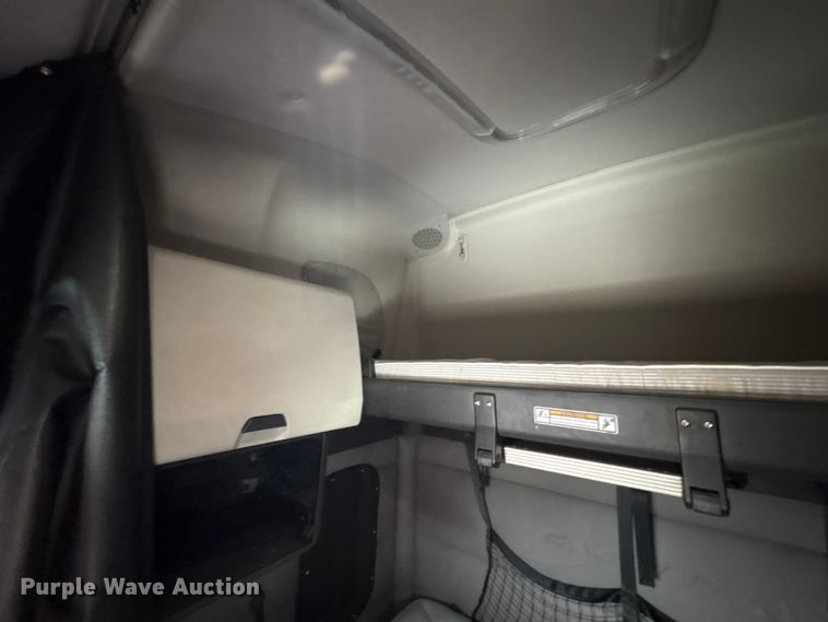 image for item FK1397 2019 Freightliner Cascadia semi truck