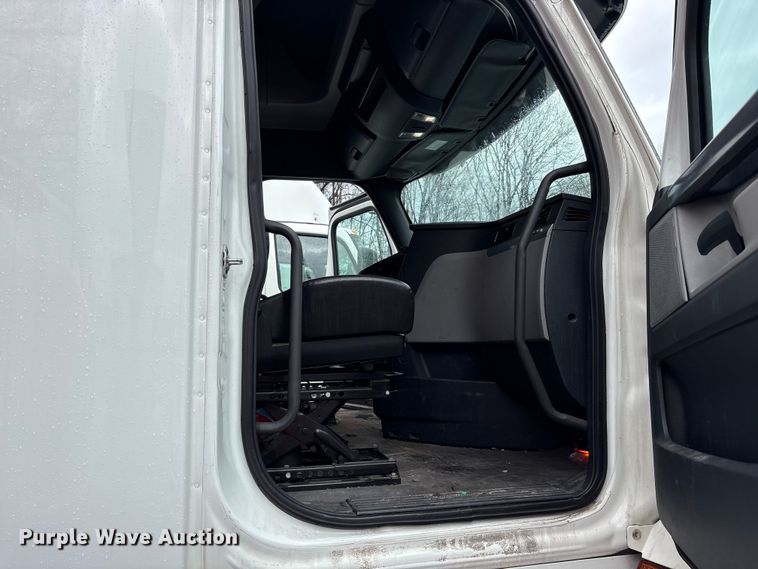 image for item FK1397 2019 Freightliner Cascadia semi truck