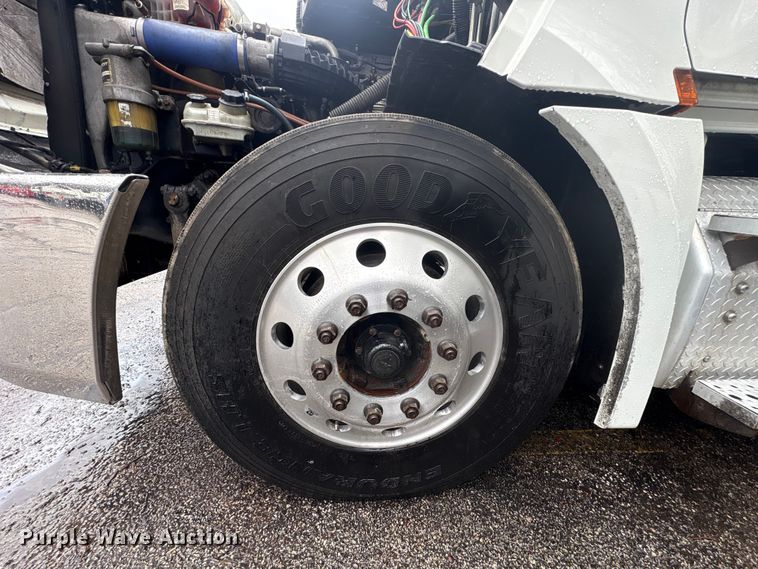 image for item FK1397 2019 Freightliner Cascadia semi truck