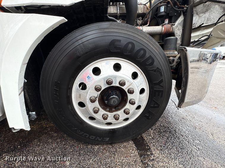 image for item FK1397 2019 Freightliner Cascadia semi truck