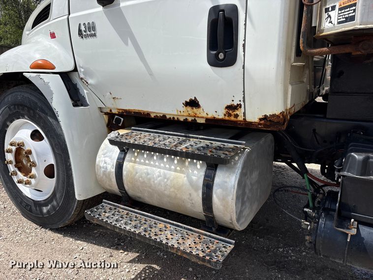 image for item FK1417 2004 International 4300 dump truck