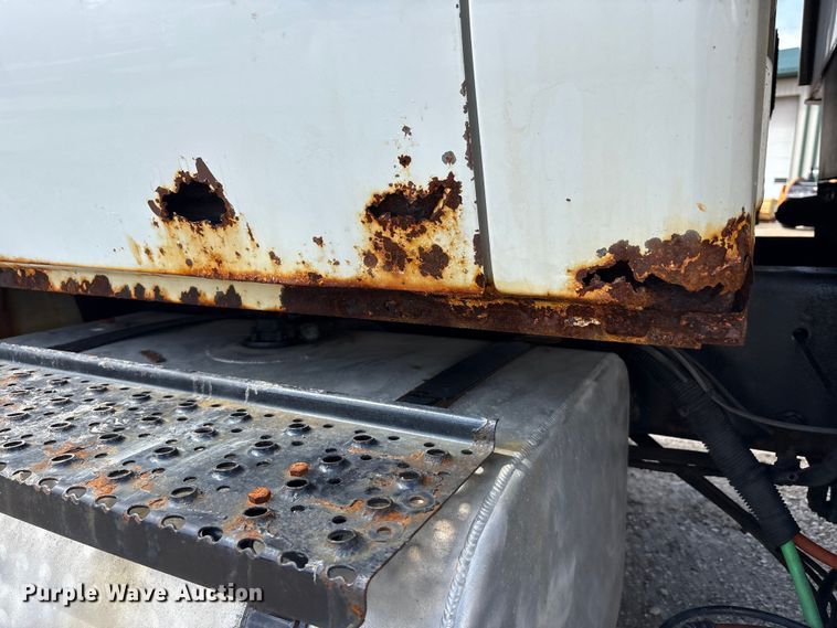 image for item FK1417 2004 International 4300 dump truck