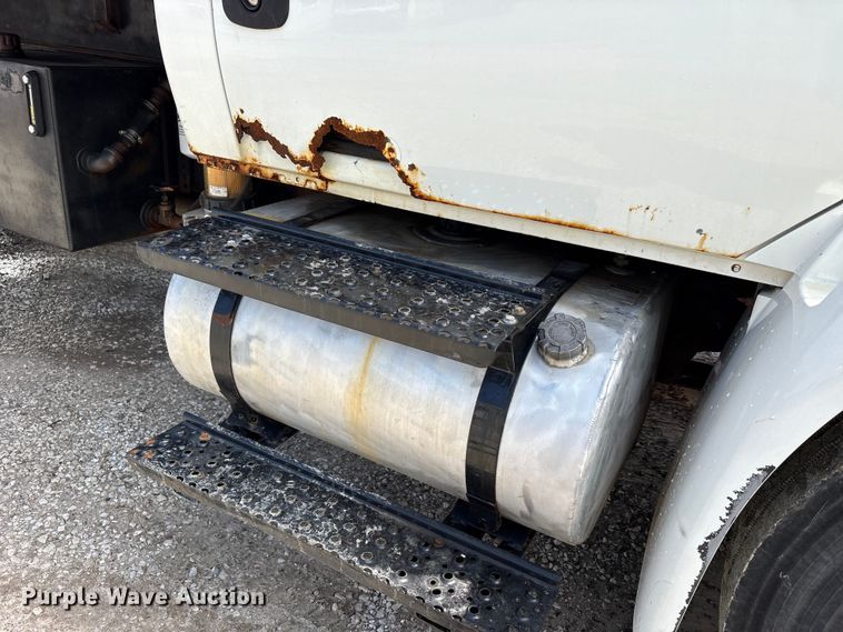 image for item FK1417 2004 International 4300 dump truck
