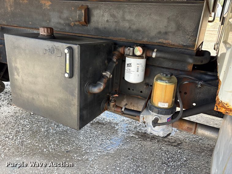 image for item FK1417 2004 International 4300 dump truck