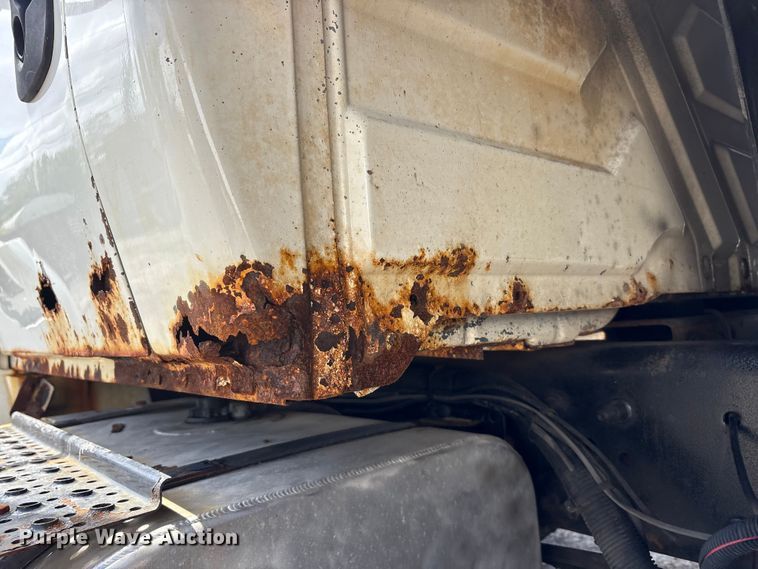 image for item FK1417 2004 International 4300 dump truck