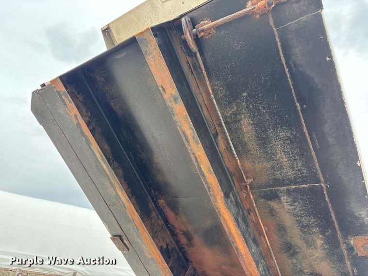 image for item FK1417 2004 International 4300 dump truck