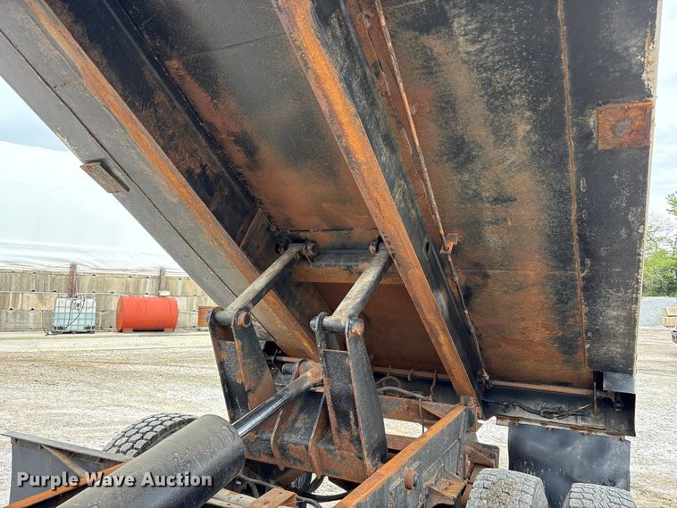 image for item FK1417 2004 International 4300 dump truck