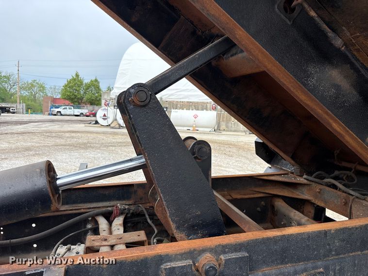 image for item FK1417 2004 International 4300 dump truck