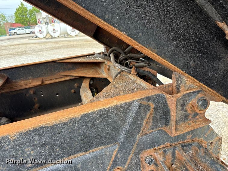 image for item FK1417 2004 International 4300 dump truck