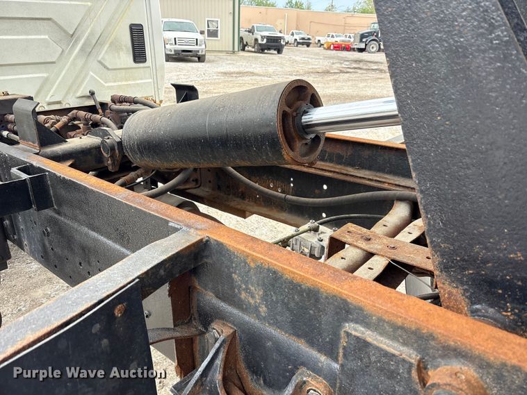 image for item FK1417 2004 International 4300 dump truck