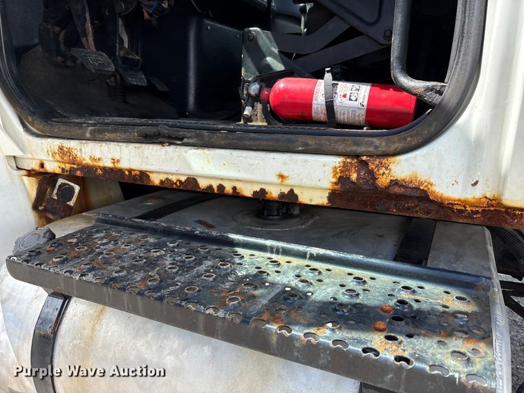 image for item FK1417 2004 International 4300 dump truck