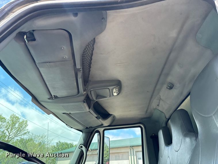 image for item FK1417 2004 International 4300 dump truck
