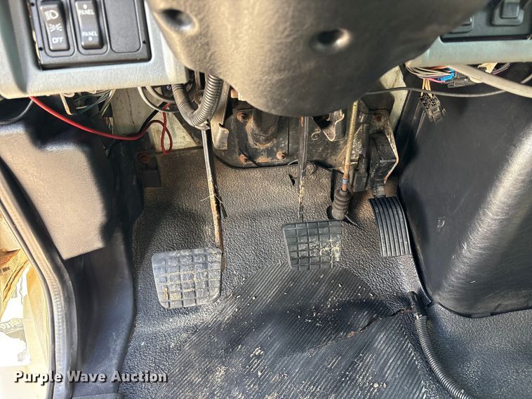 image for item FK1417 2004 International 4300 dump truck